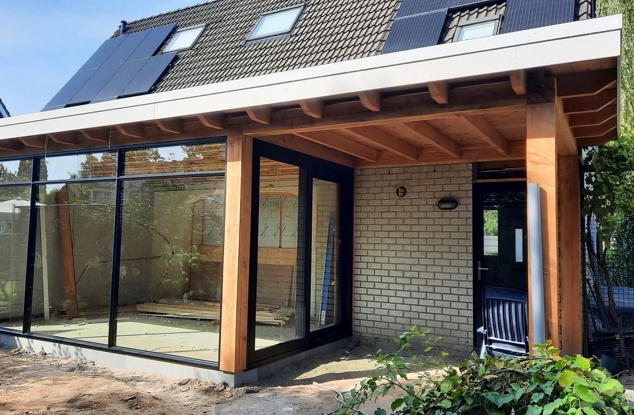 Verandaverbouwing en aanbouw renovatie.