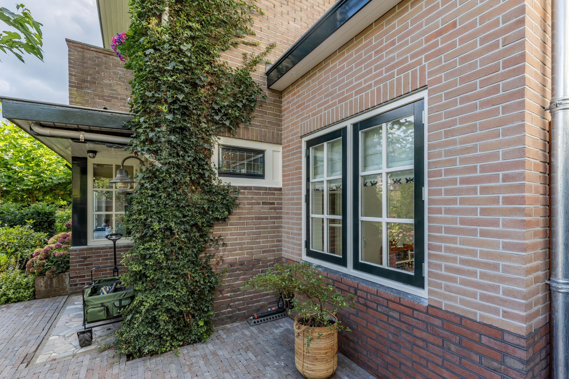 Renovatie tuinontwerp terrasverharding.