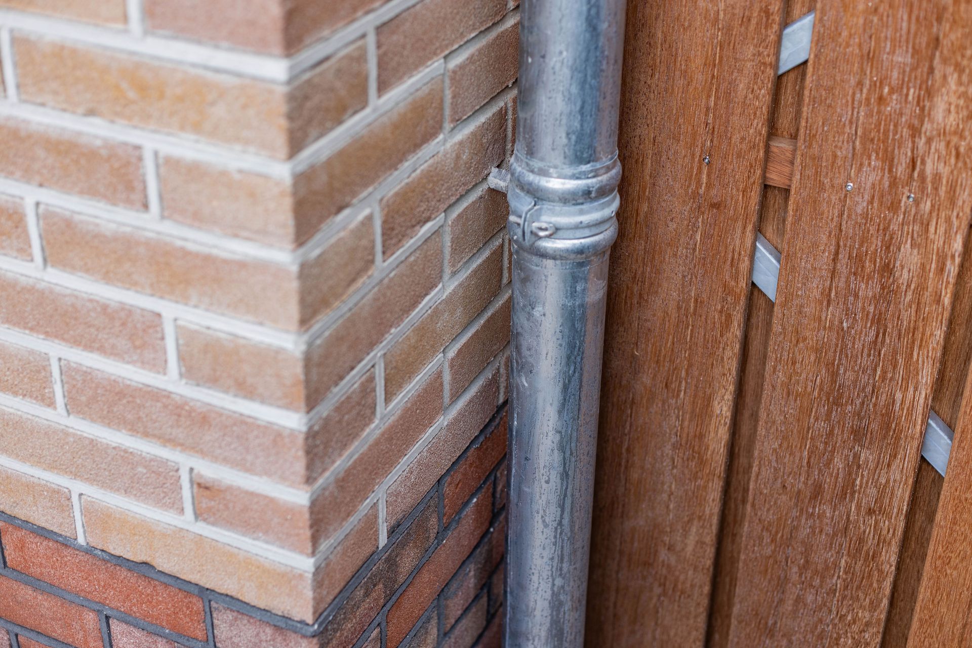 Bouwdetails hoeken en afwerking. Aannemer verbouwing en renovatiewerkzaamheden.
