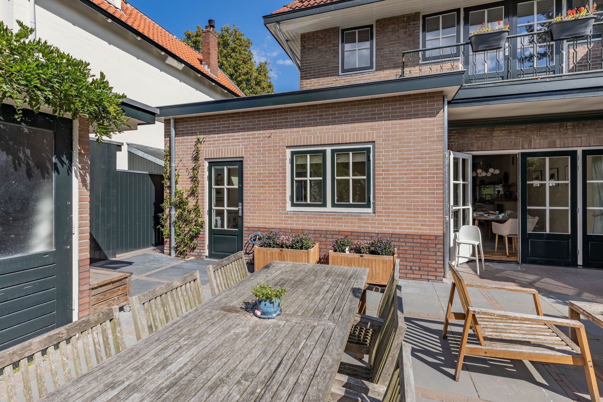 Project terras en houten uitbouw. Buitenruimte verbouwing.