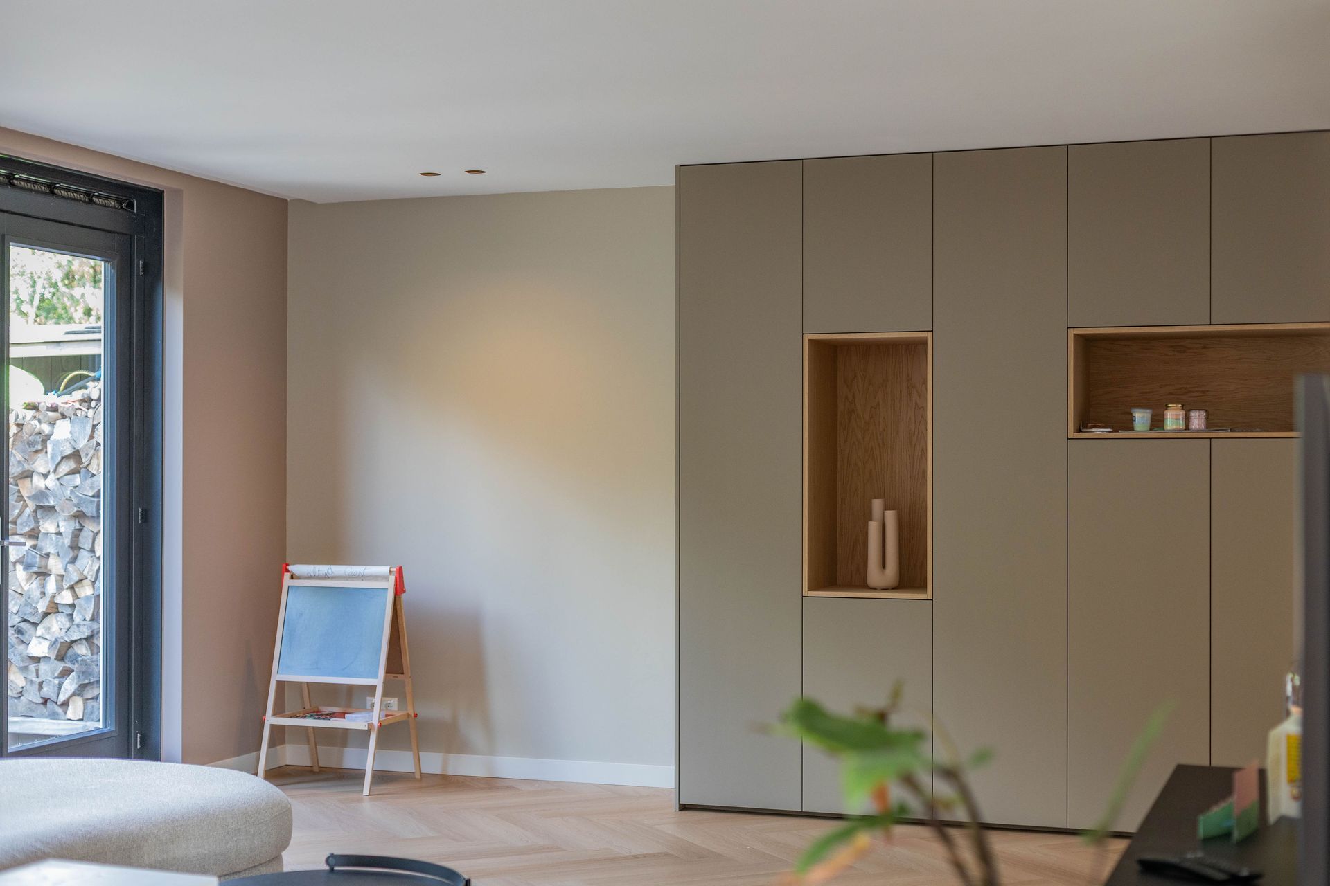Moderne interieur gerenoveerde woning door aannemer