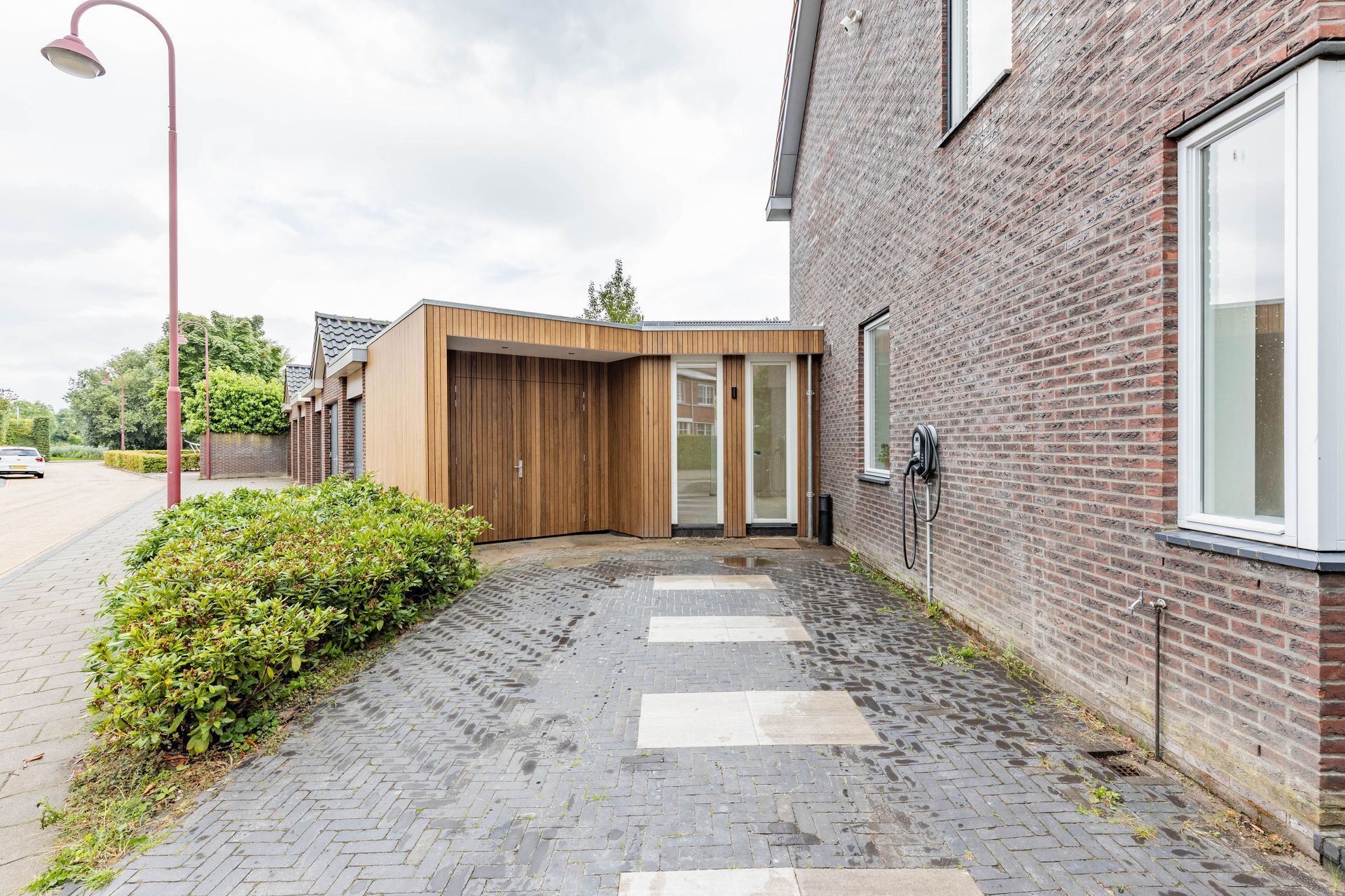 Moderne aanbouw aan bestaande woning. verbouwing en uitbreiding.