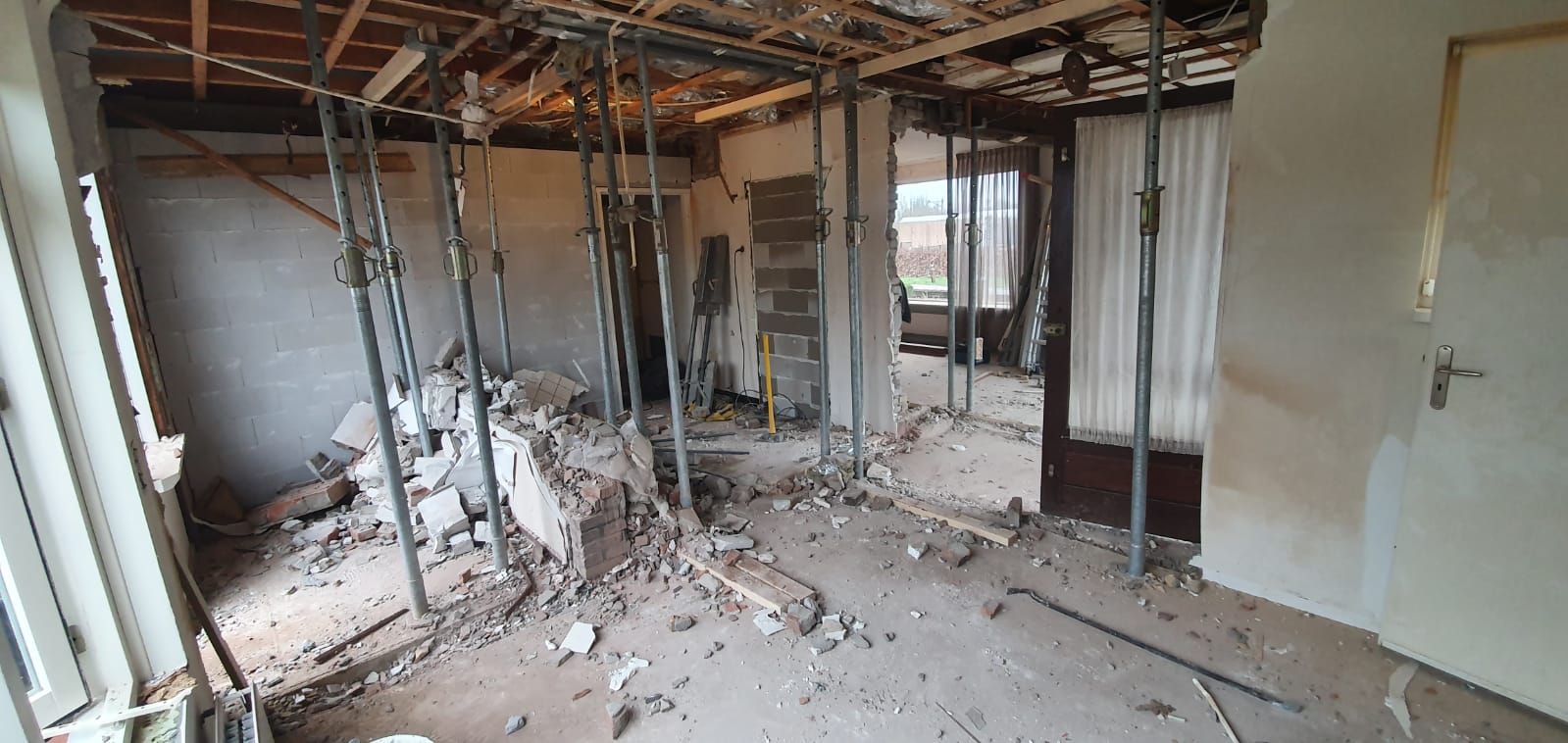 Woningsloop en interieur renovatie in voorbereiding.