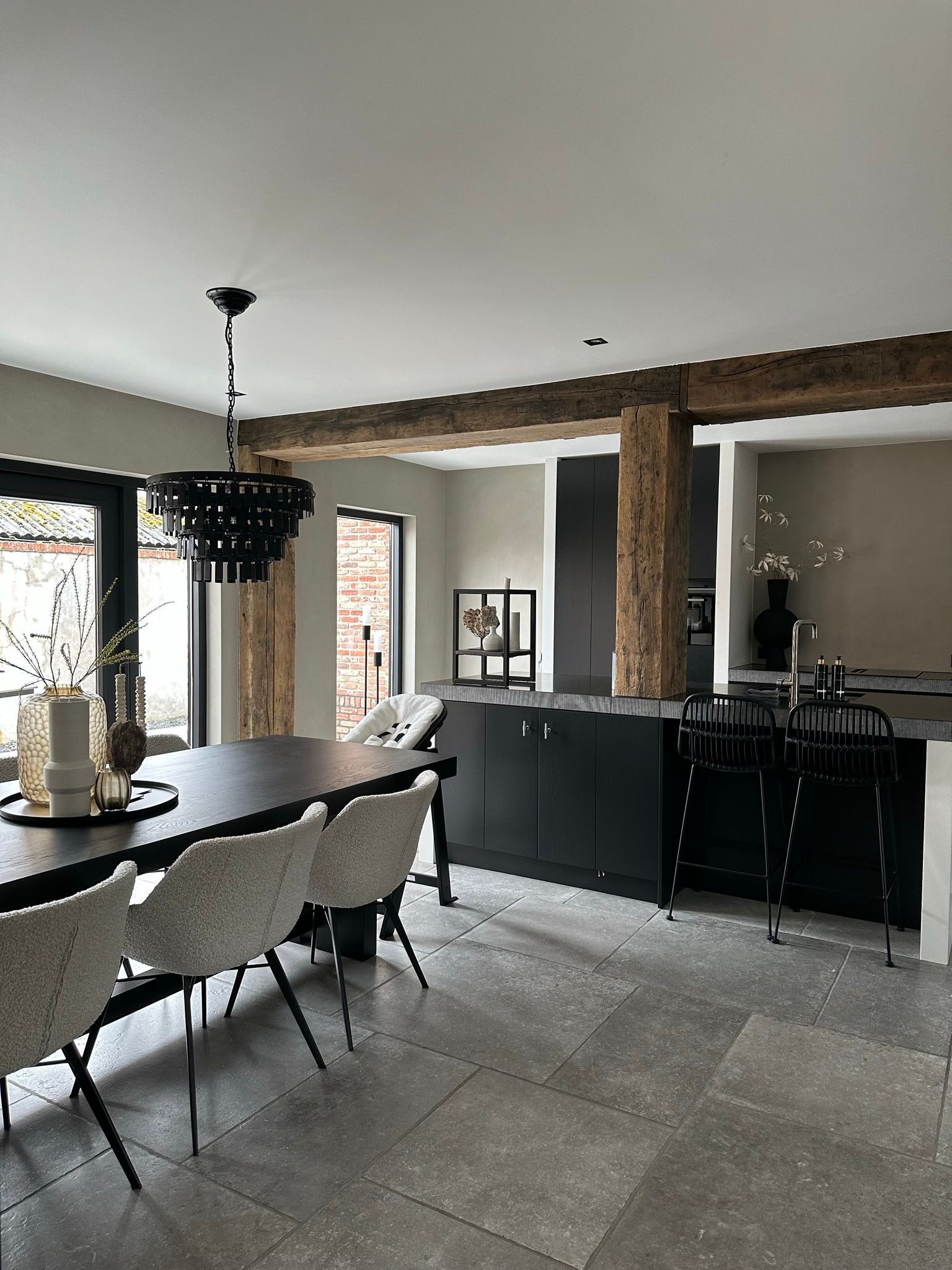 Interieur houten balk haard modern. Woonkamer verbouwing design