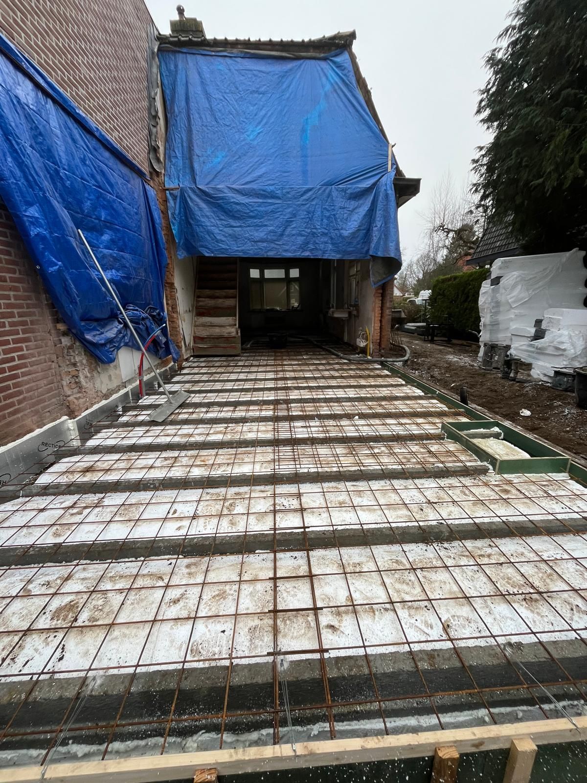 Dakkapelrenovatie weersbestendig. Verbouwing dakwerk afschermingsfolie