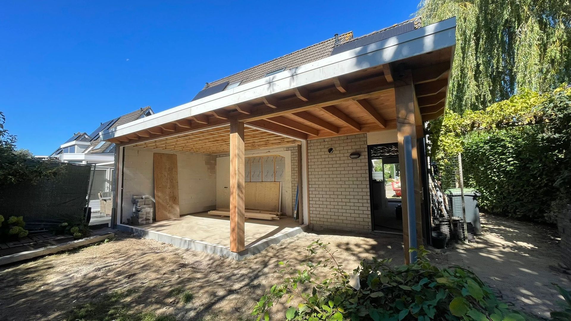 Verandaverbouwing en uitbouw renovatie.