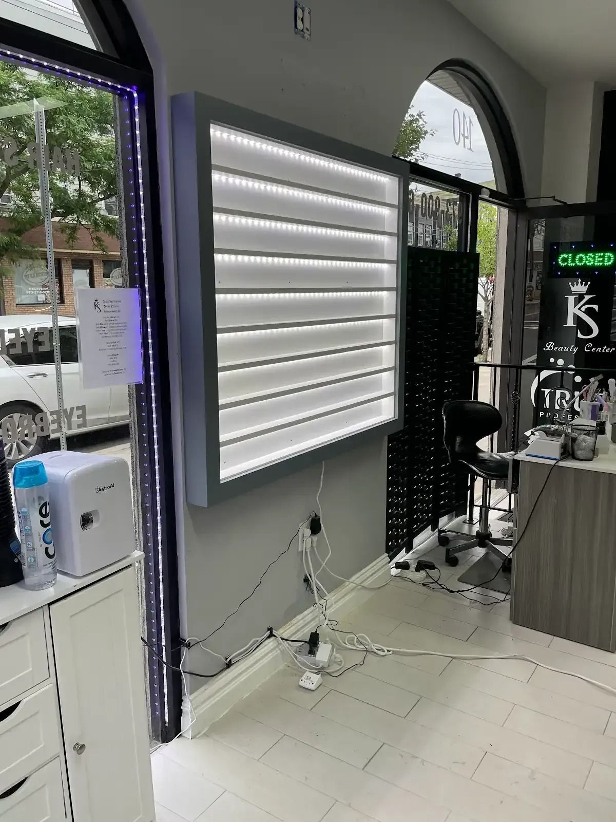 Salon Shelves With Lighting