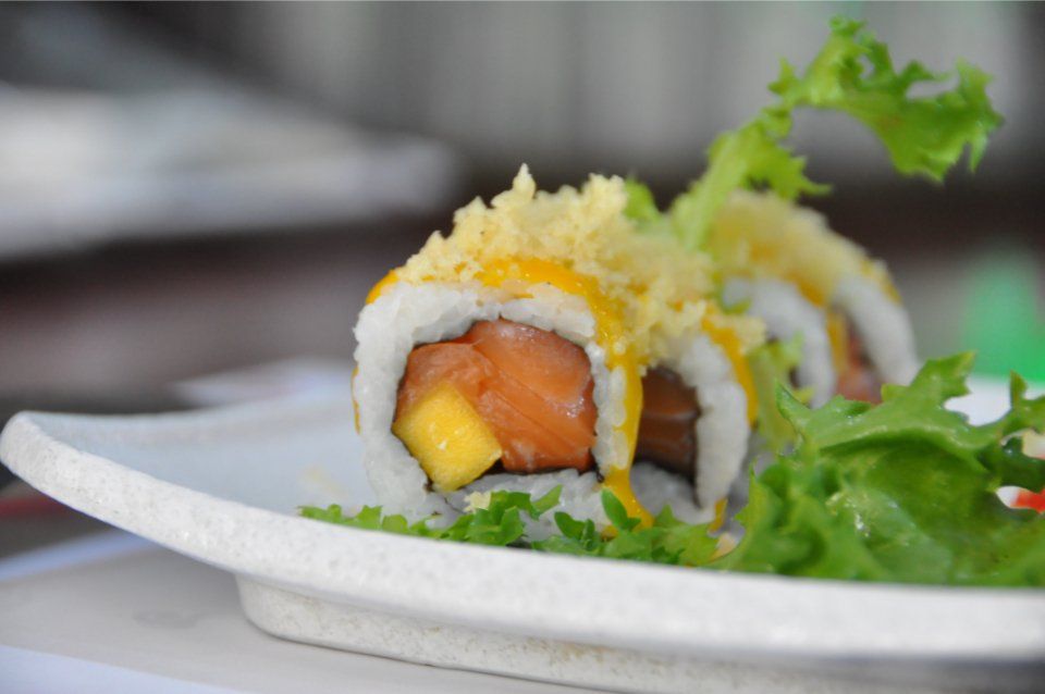 sushi di salmone