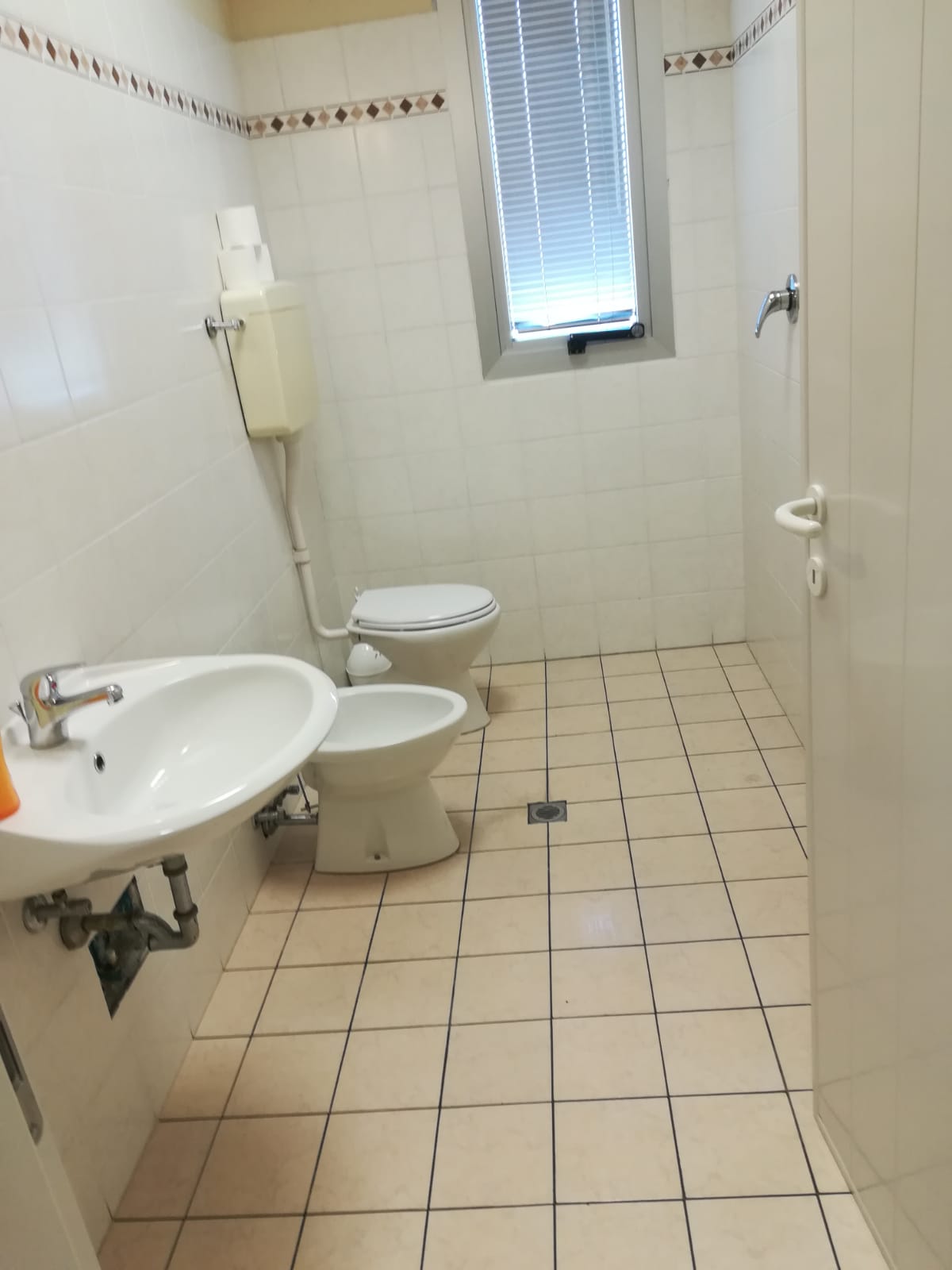 Pulizie bagni azienda - Martino lo spazzacamino rimini