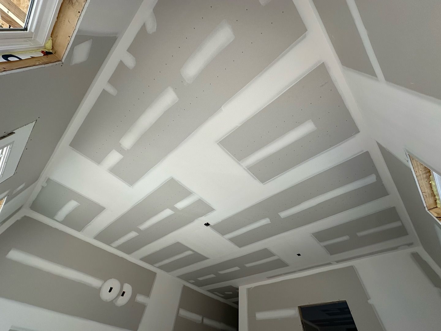 A room with a ceiling that has a lot of drywall on it