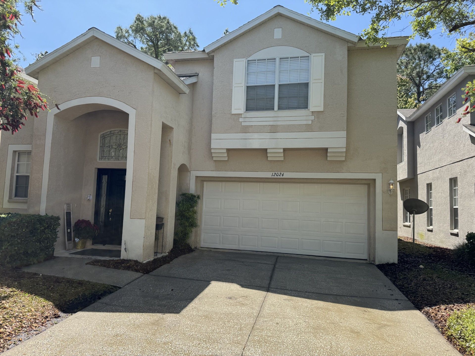 Pressure washing services in Westchase driveways, siding, roofs & patios cleaned by Wild West Washing. Free quotes available!