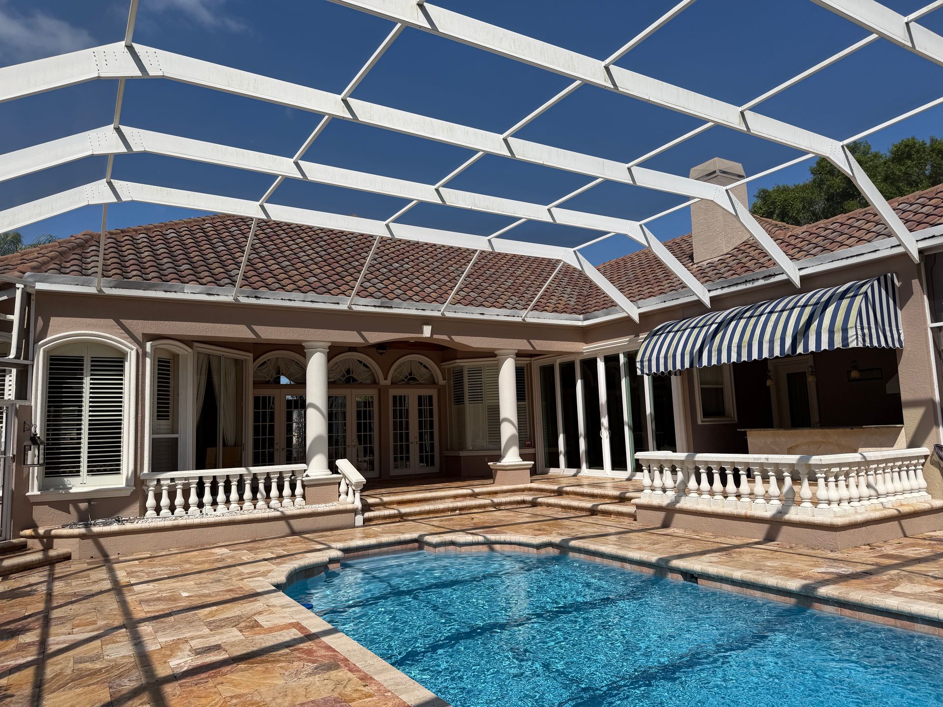 Pressure washing services in Cheval driveways, patios, roofs & siding cleaned by Wild West Washing Free quotes available now!