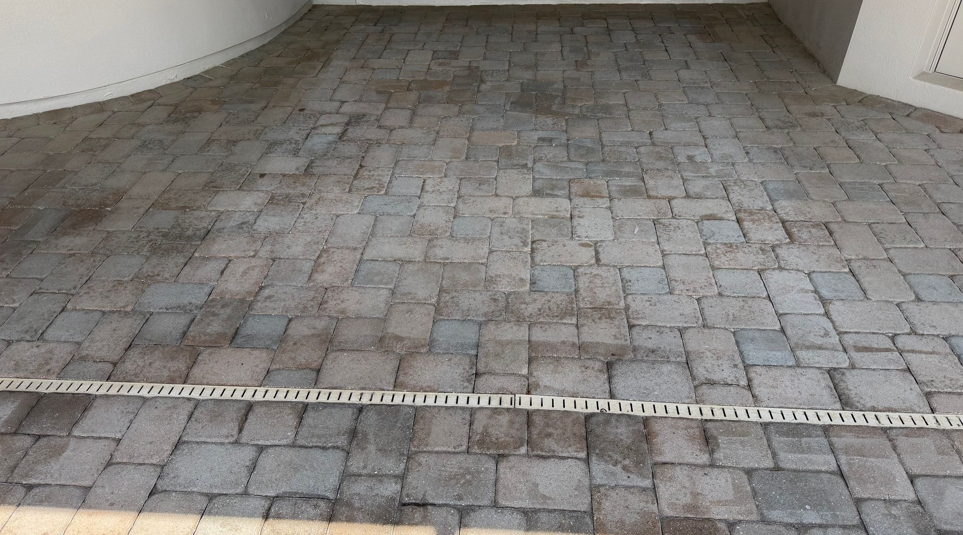 Paver stripping in Land O' Lakes removes failed sealer, stains, and buildup for a fresh, like-new appearance. 813-957-1174