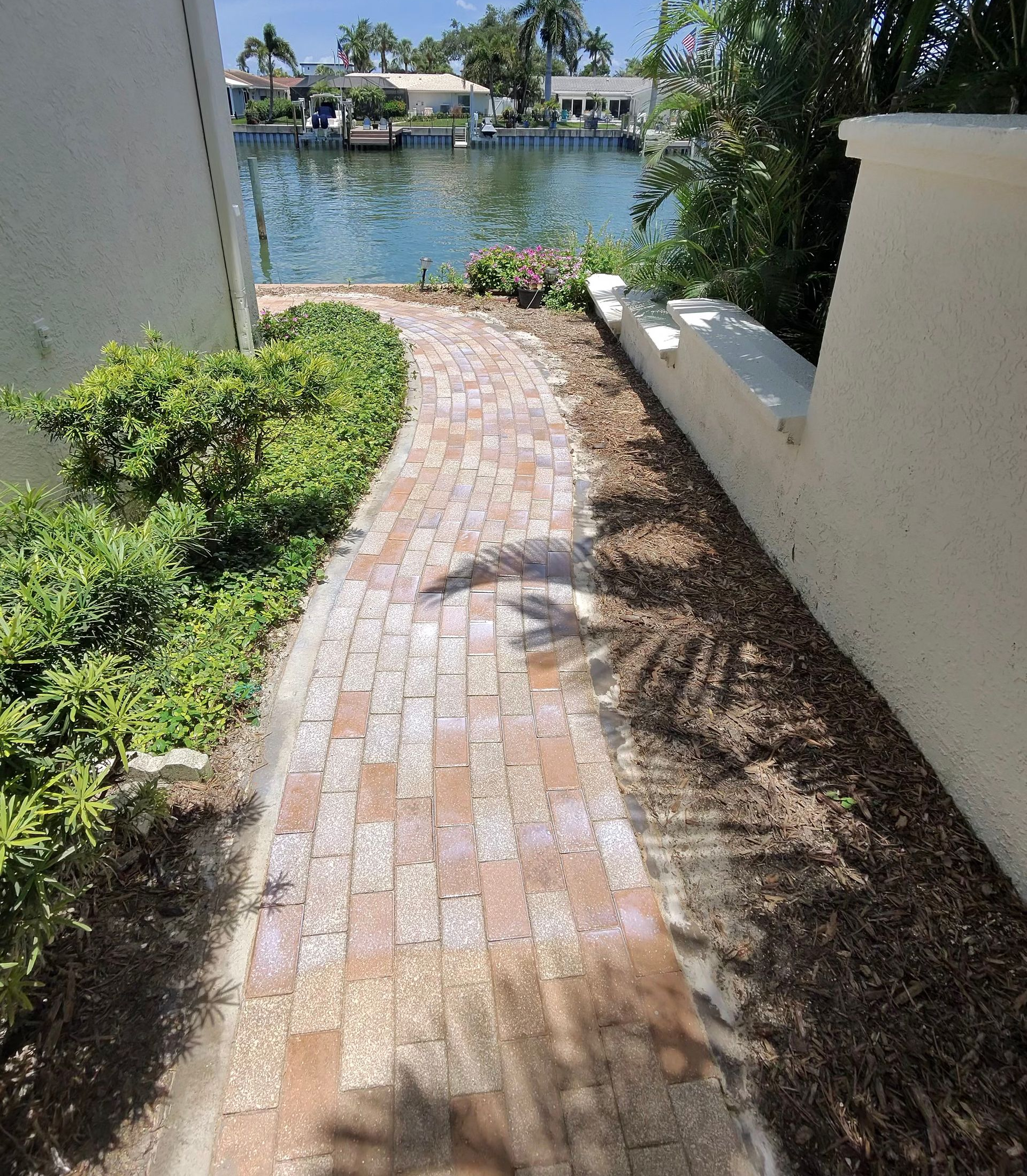 Pressure washing services in Golf View driveways, patios, siding & more, done right by Wild West Washing. Free quotes today!