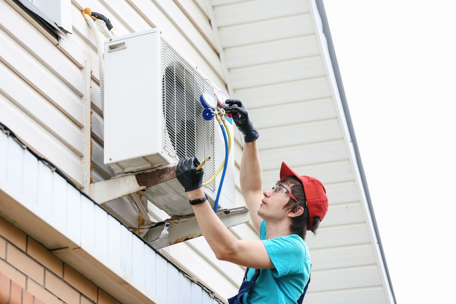 Comprehensive AC condenser replacement - expert HVAC service for enhanced cooling and energy efficiency. Comprehensive AC condenser replacement - expert HVAC service for enhanced cooling and energy efficiency.