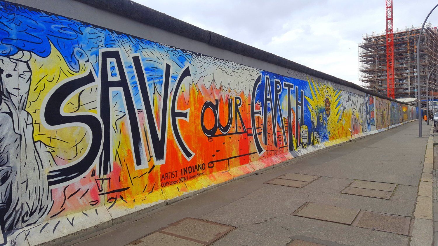 East Side Gallery Berliner Mauer. East Side Gallery. Save our Earth