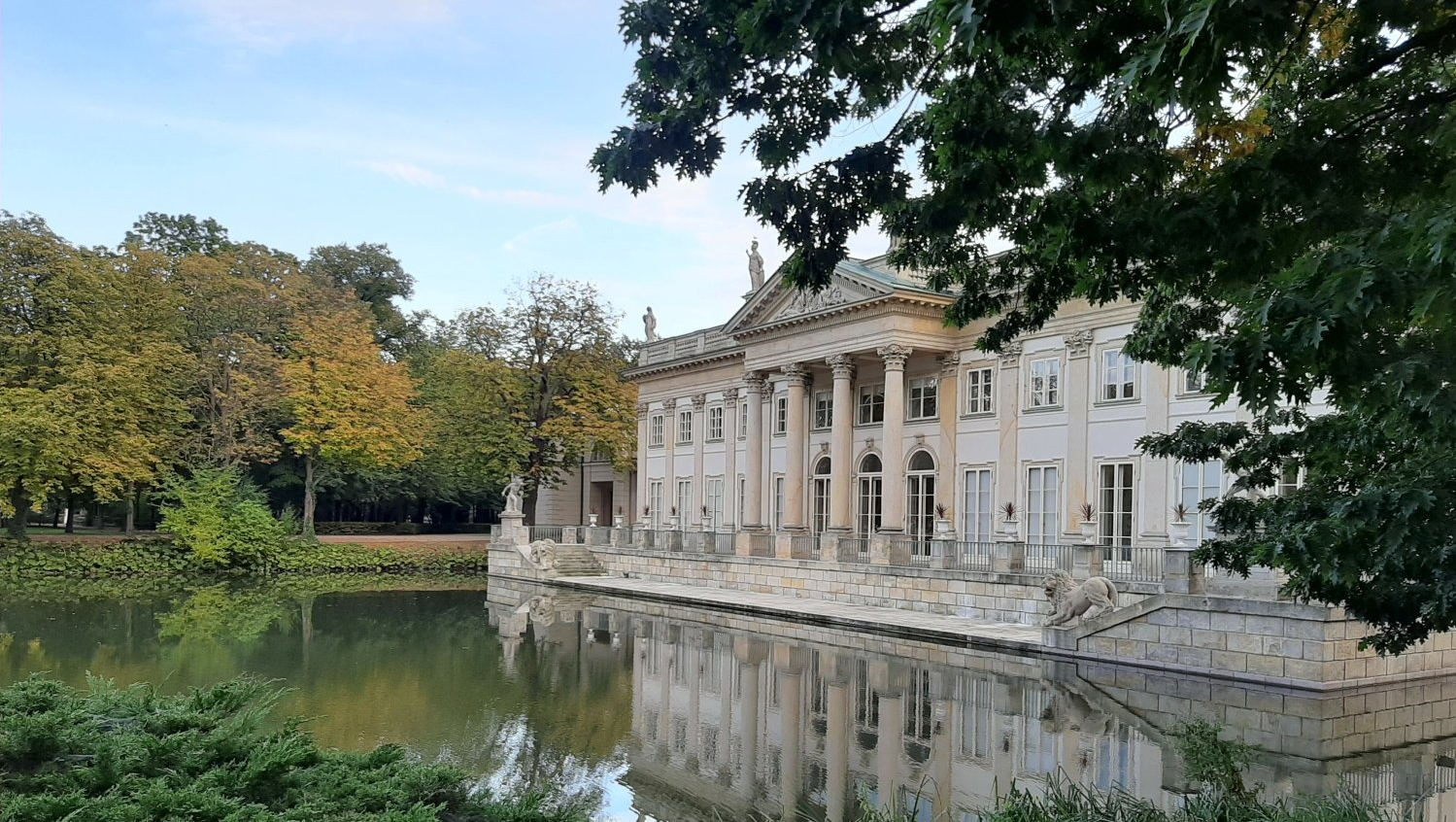 Lazienki-Park. Park Warschau. Warschau Denkmal. Łazienki-Palast
