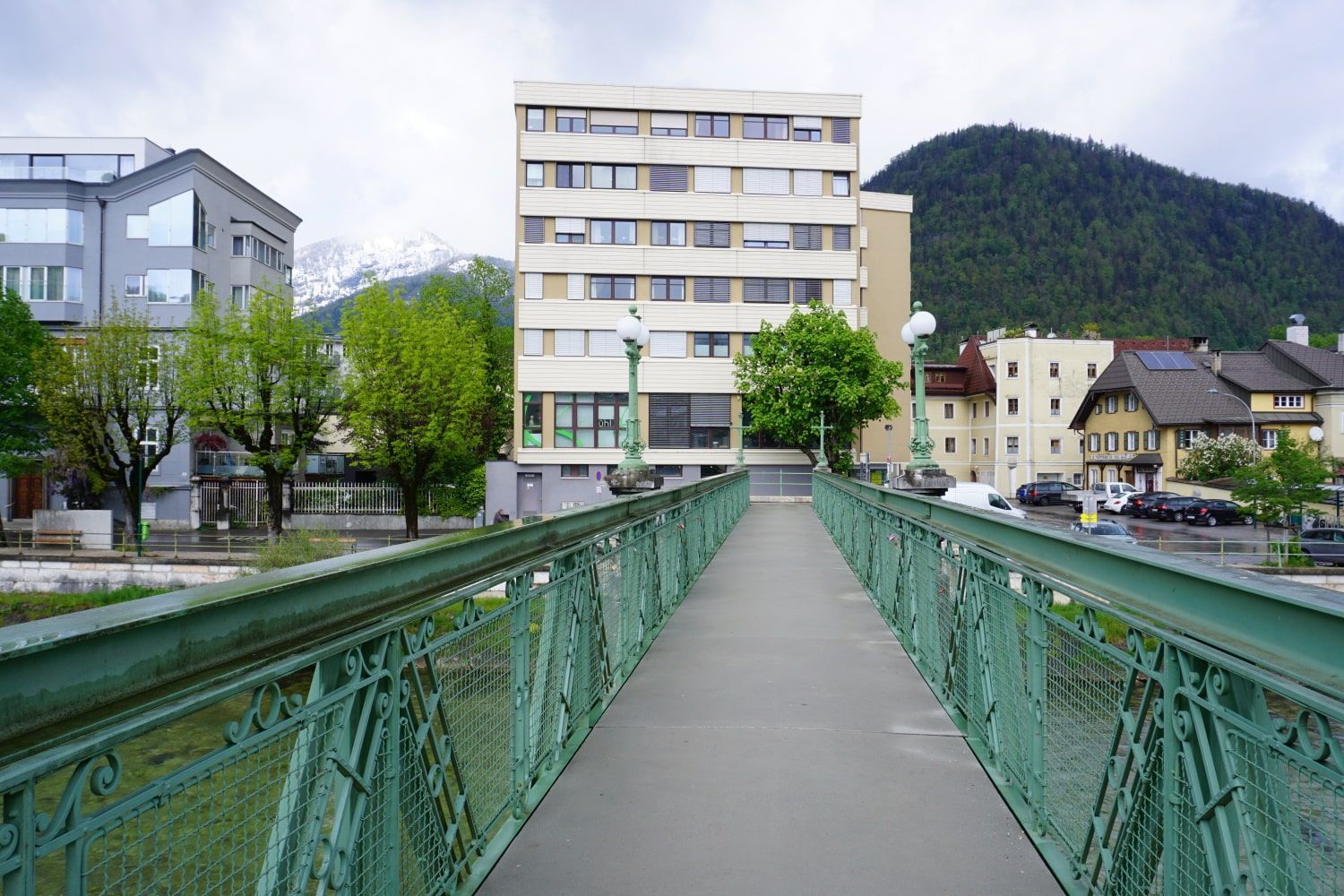 Blick auf die Stadtpfarrkirche St. Nikolaus in Bad Ischl