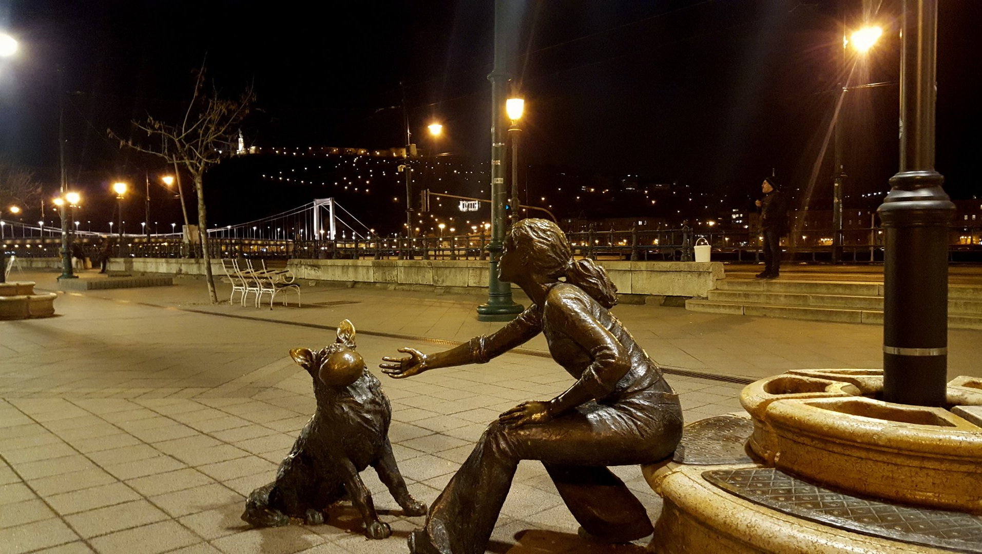 Budapest bei Nacht Märchenfigur Budapest