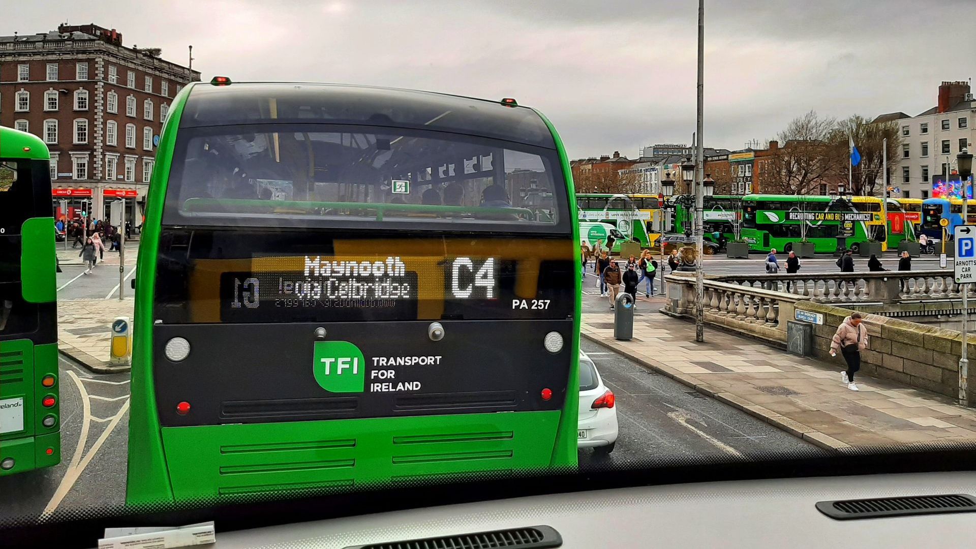 Busse in der Innenstadt von Dublin Bus Verkehr Innenstadt Dublin