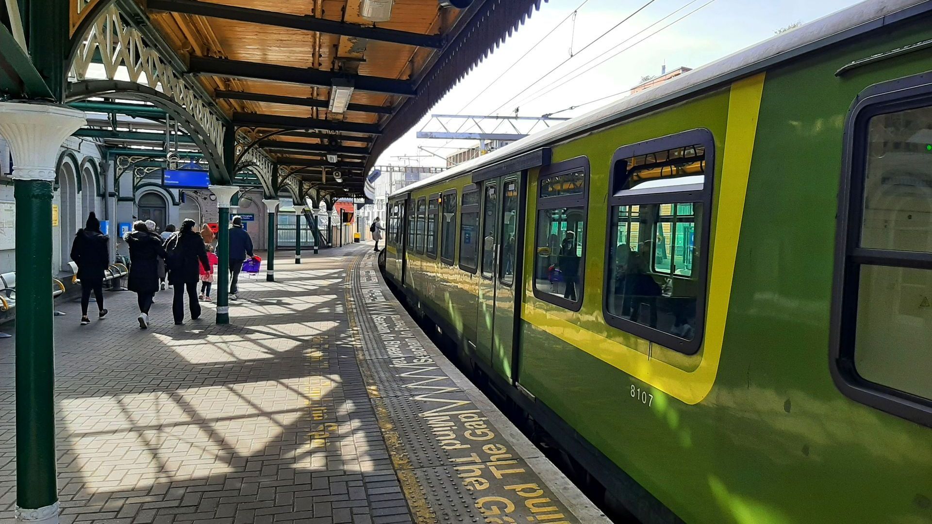 S-Bahn Dart Green Irland Dart Green Irland Zug Sbahn