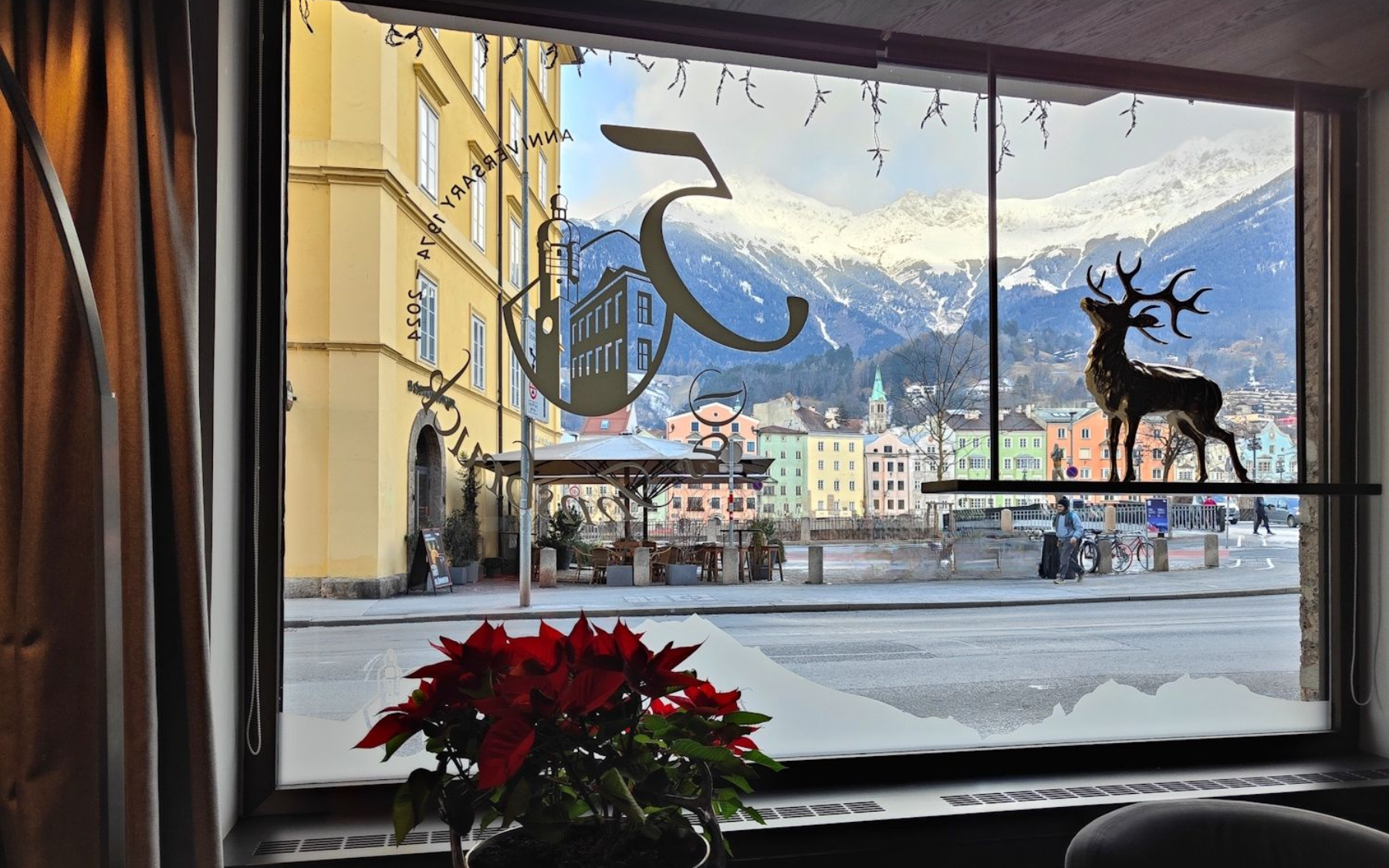 Aussicht Hotel Das Innsbruck Window view: snow-covered street and mountains