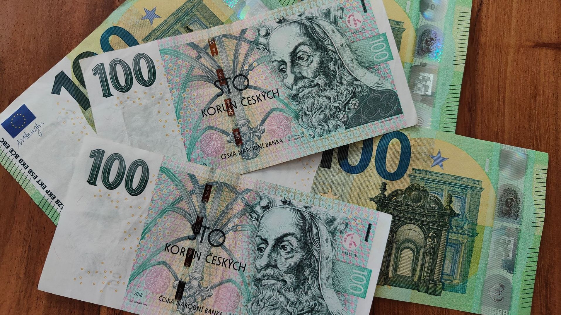 Geldscheine (100€ und 100 Kronen) Tschechische Krone und Euro