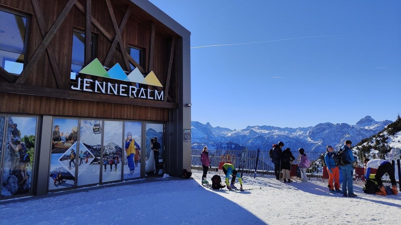 Jenneralm A building with the word jenneralm on it