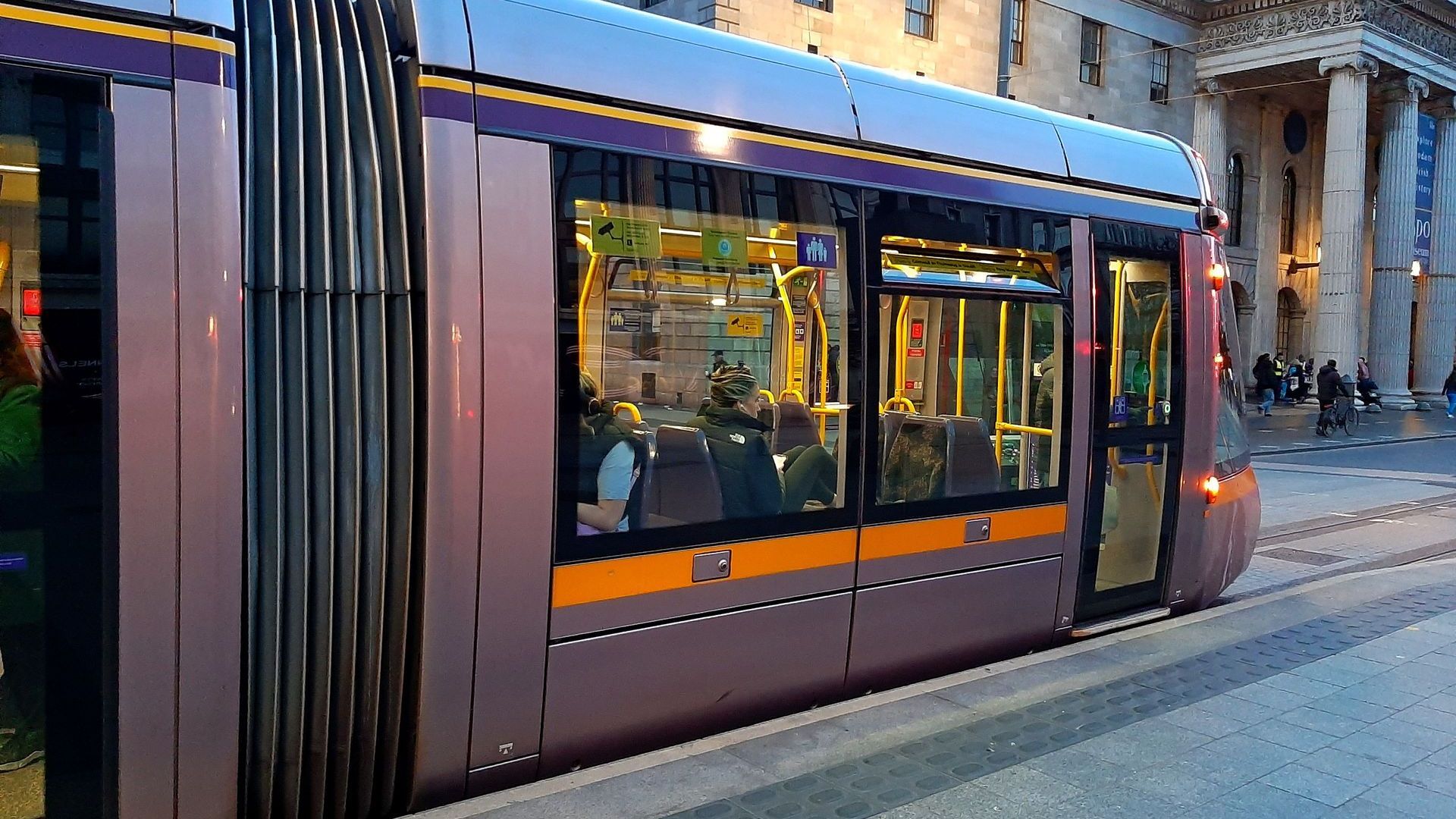 Straßenbahn Dublin Luas Straßenbahn Dublin.