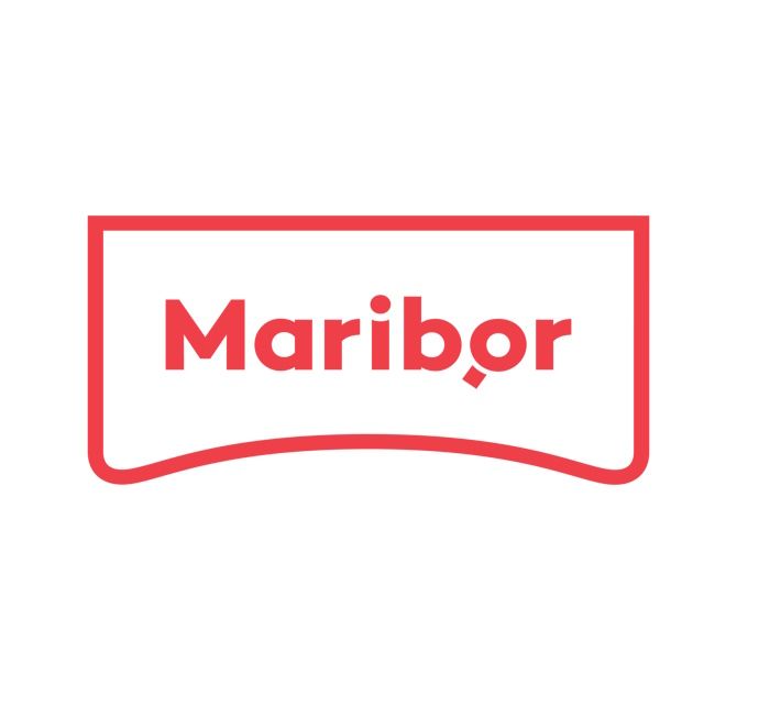 Rotes rechteckiges Logo mit dem Wort „Maribor“ darin, unten abgerundete Kontur.