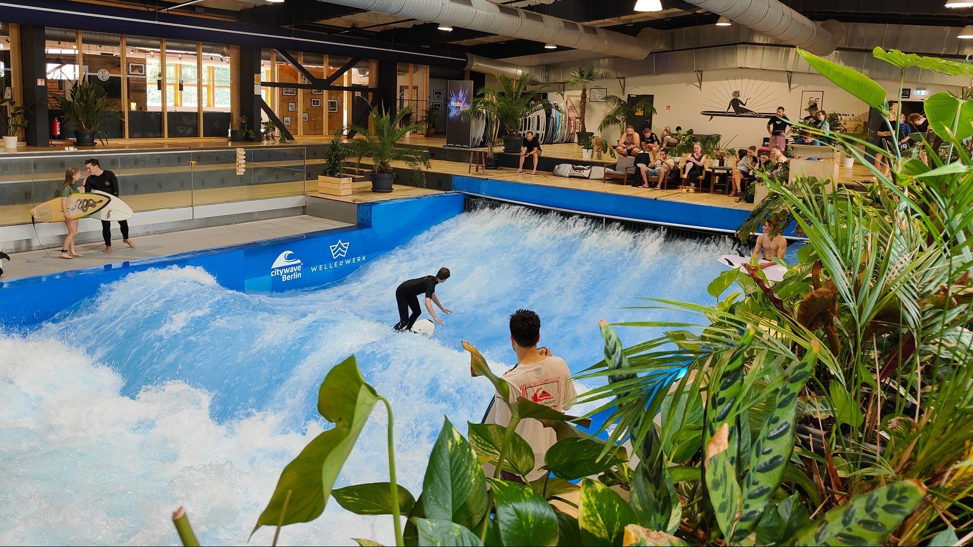 Wellenwerk Berlin Wellenwerk Berlin - Surfen auf der Welle