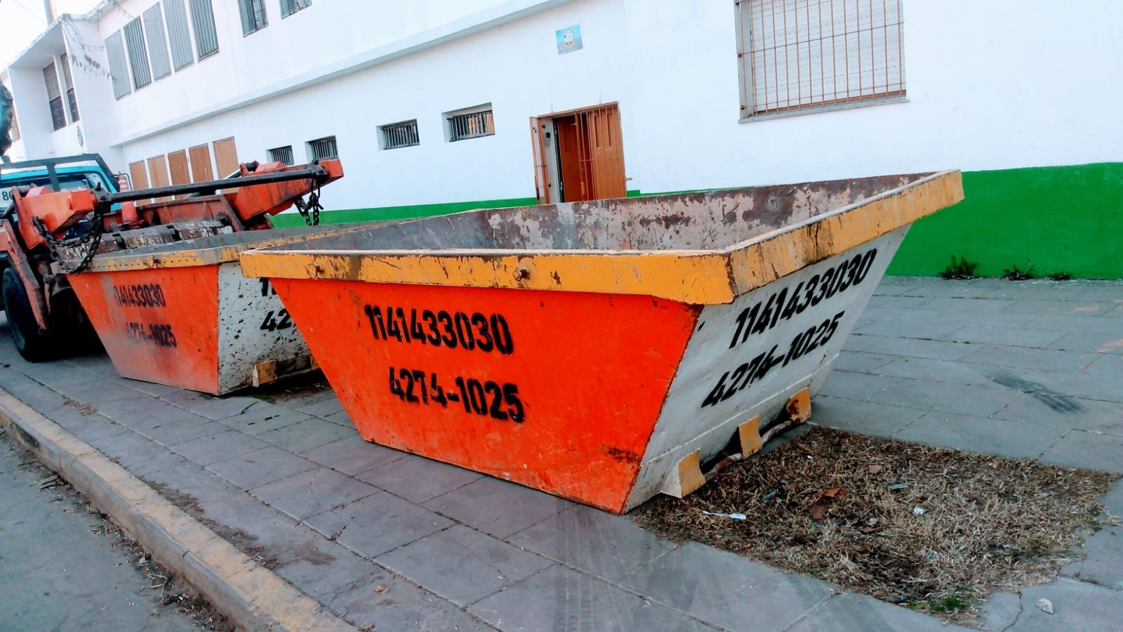 CONTAINER