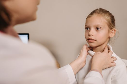 Doctor assessing the chin and neck profile of a woman during a consultation