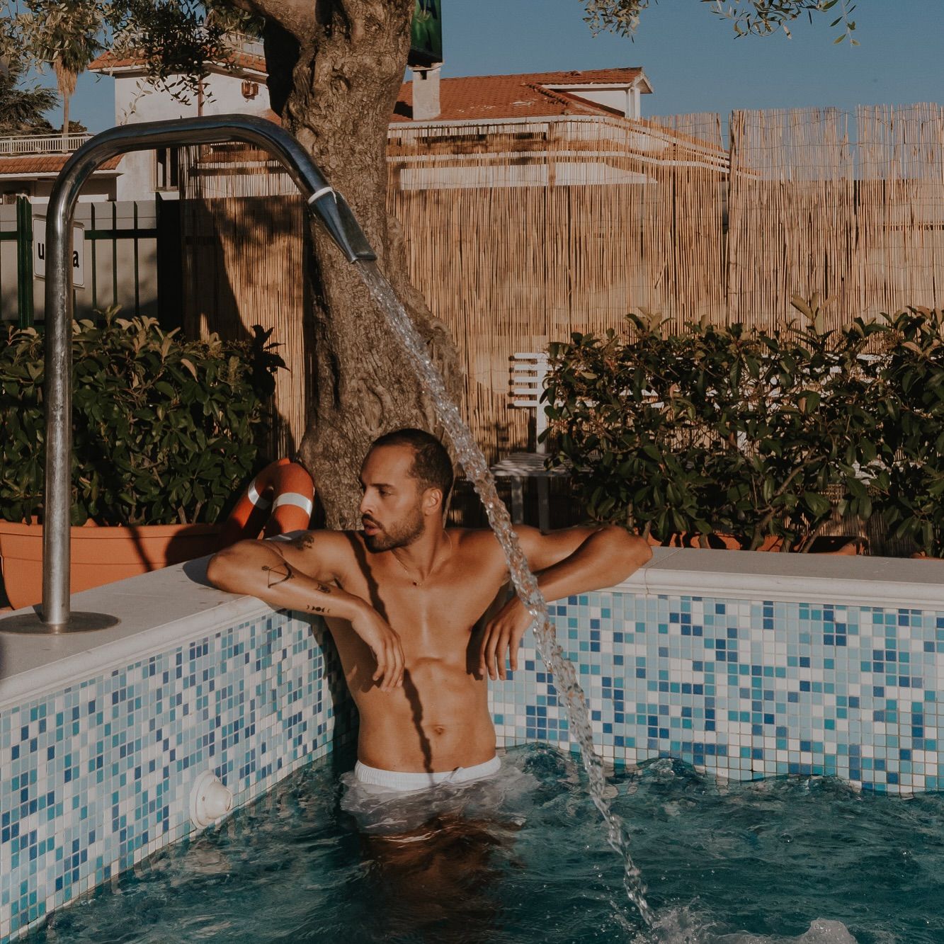 piscina con cascata