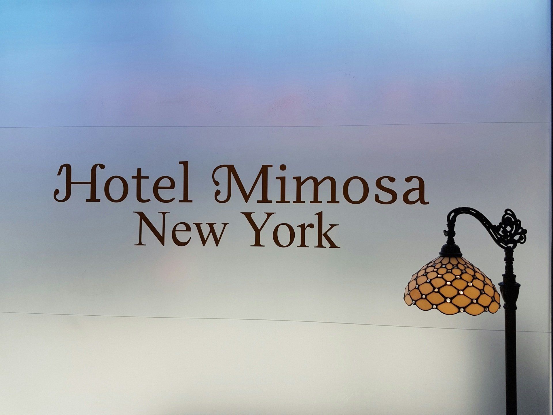 A sign that says hotel mimosa new york on it