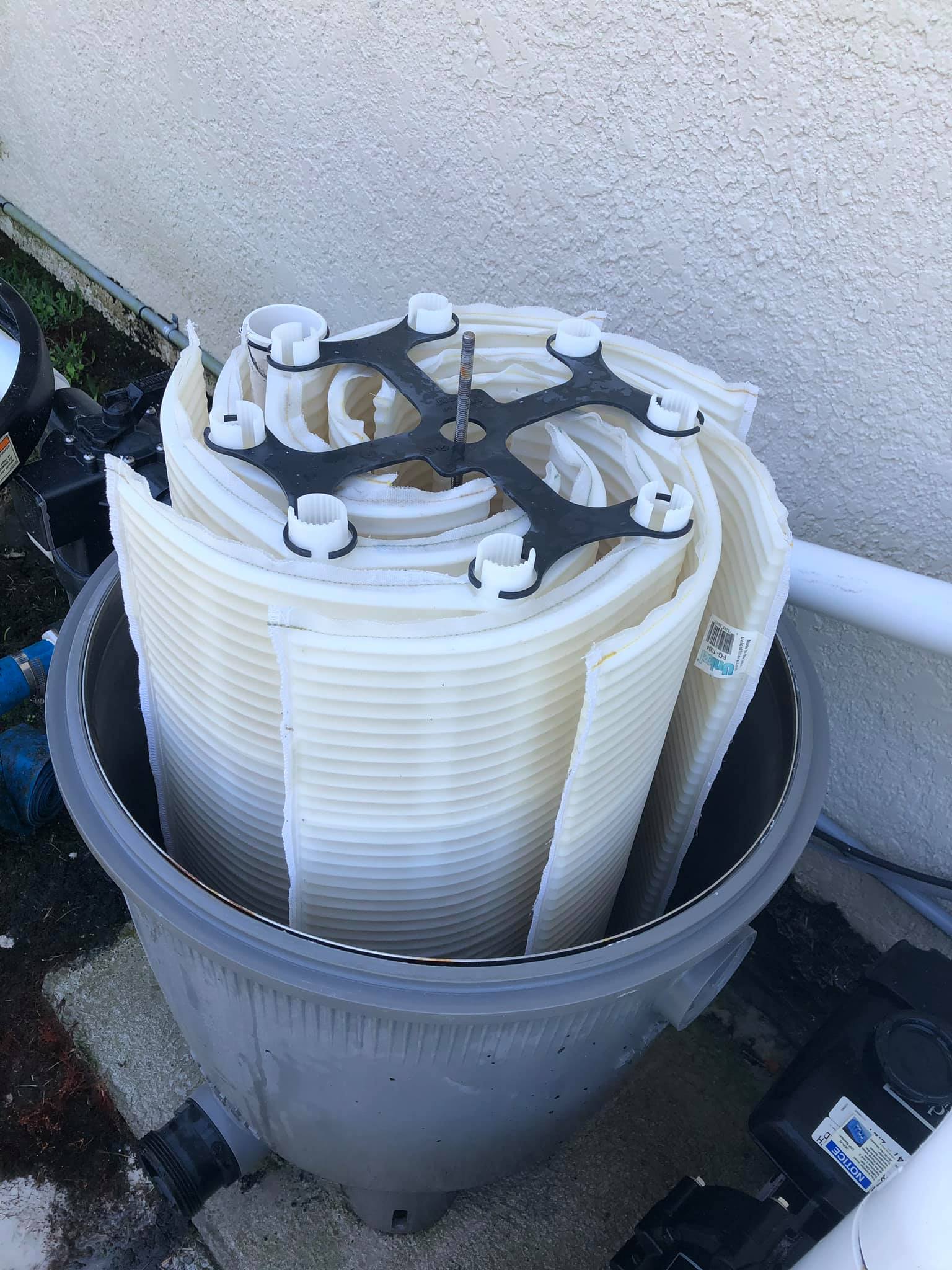Clean Pool Filter | Wesley Chapel, FL | Calta's Clear Pools