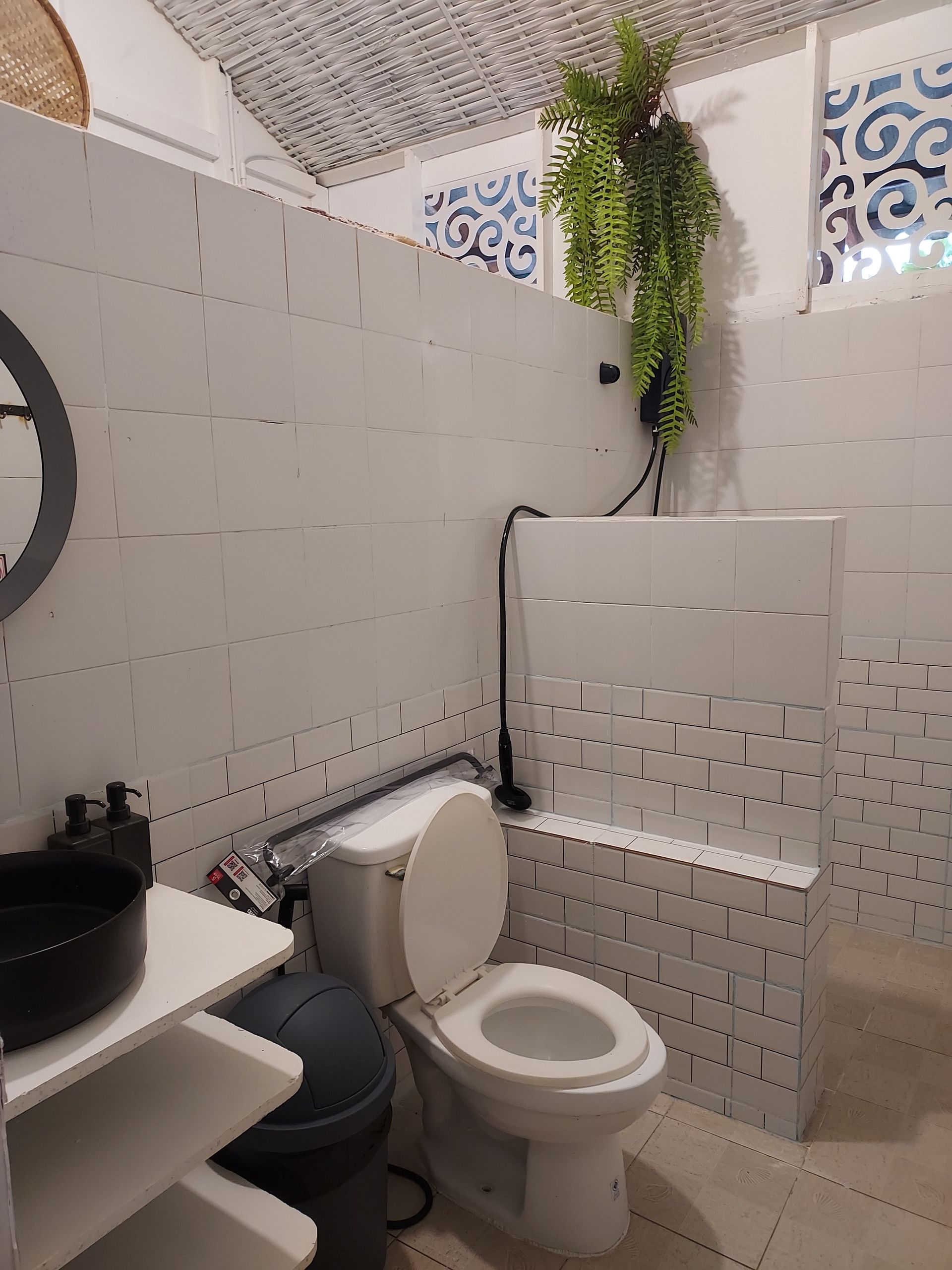 bathrooms at the family room, the boathouse.
