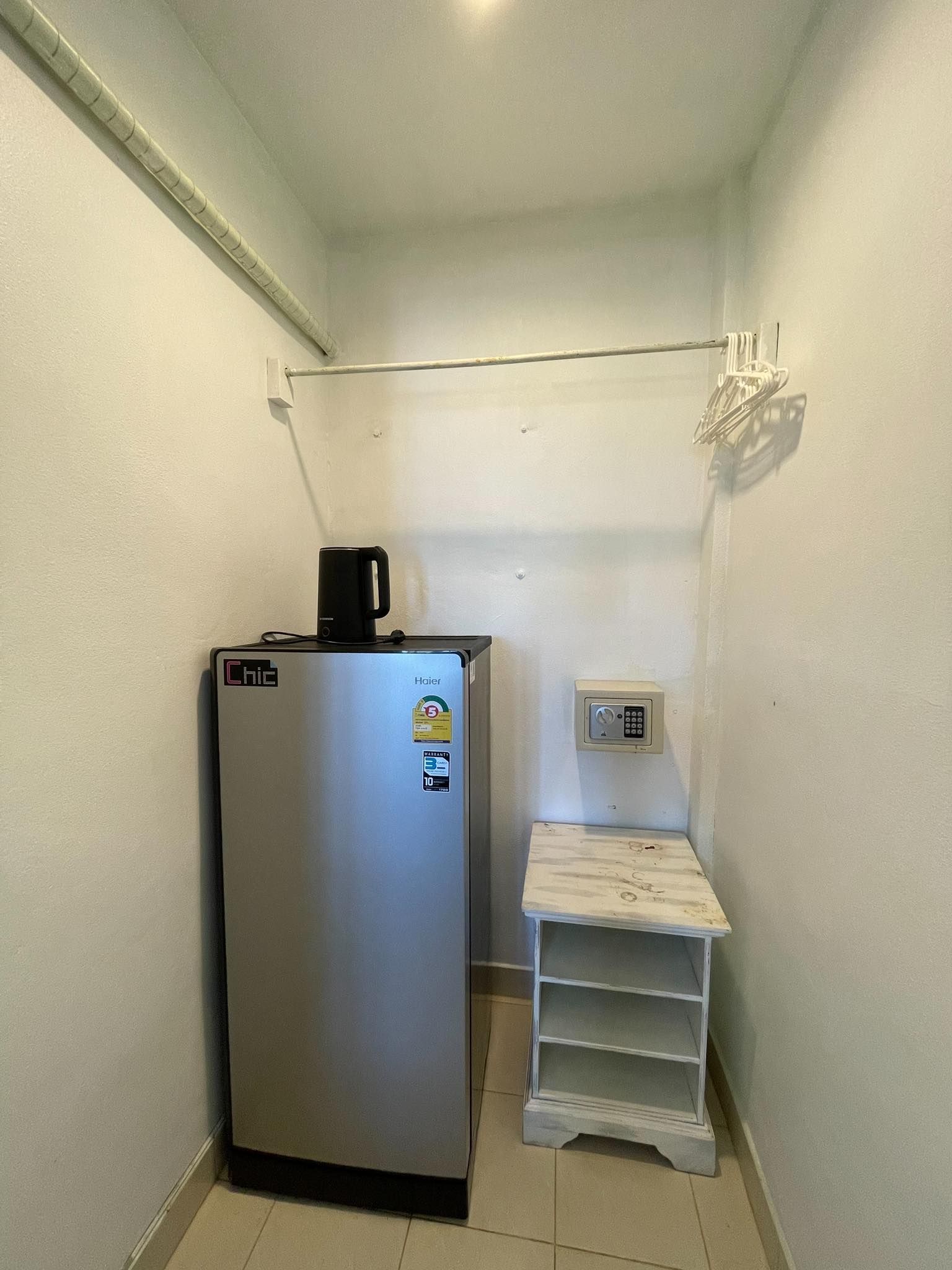 all rooms have fridge, safe and kettle
