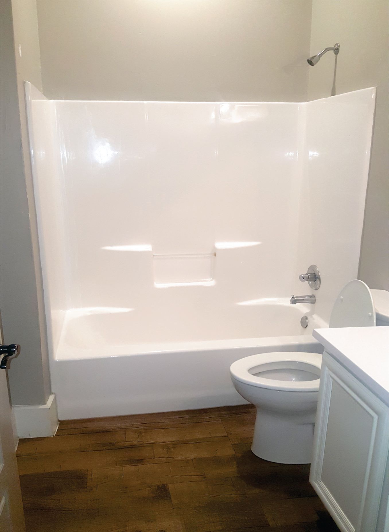 SHADY ACRES - BATHROOMS