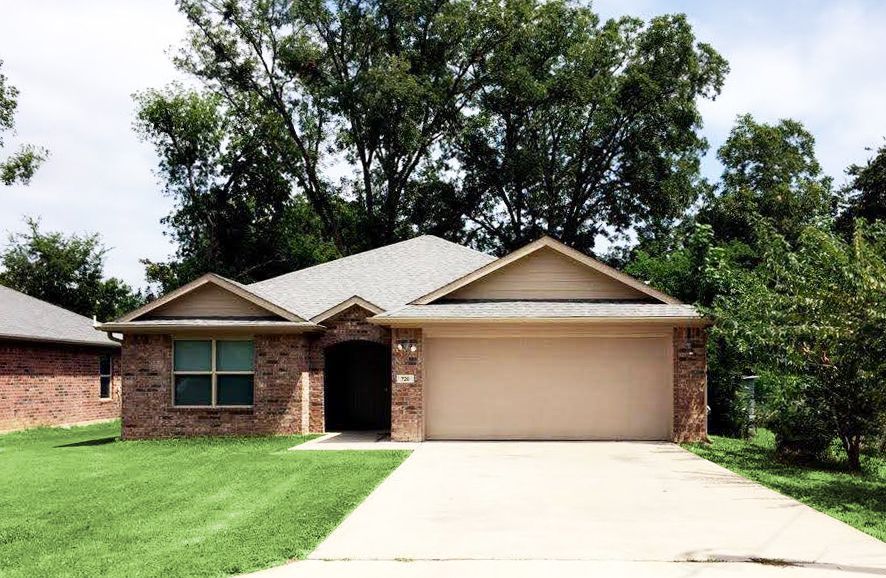 CHD - FRONT OF THE HOUSE