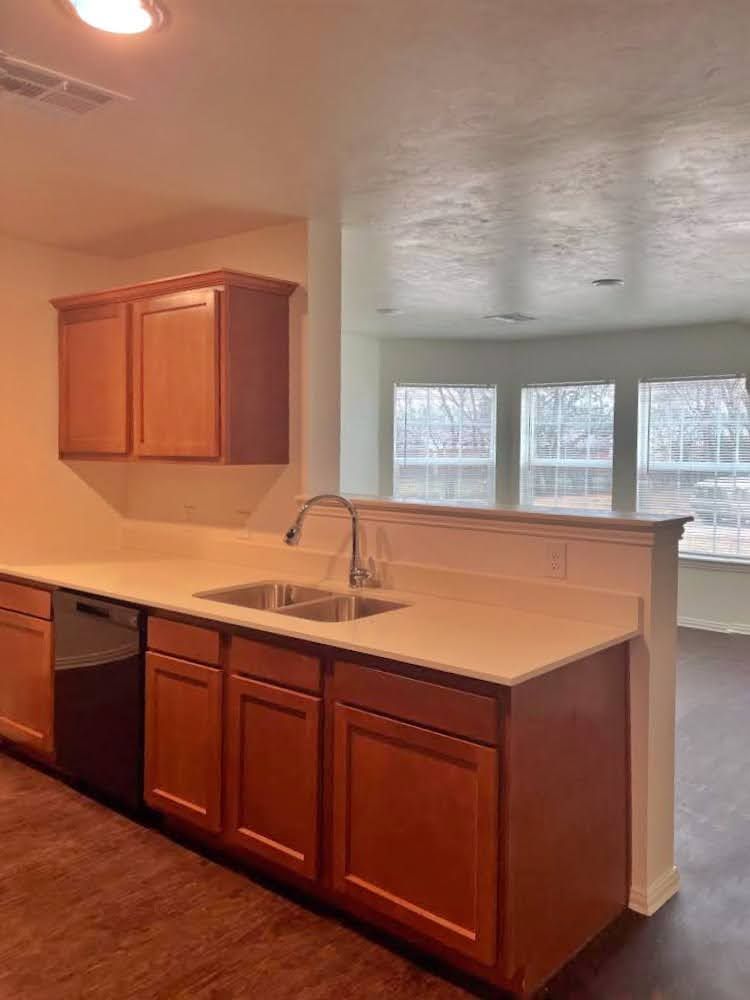 CHISHOLM SPRINGS KITCHEN