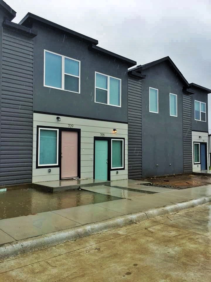 CREEKSIDE - FACADE