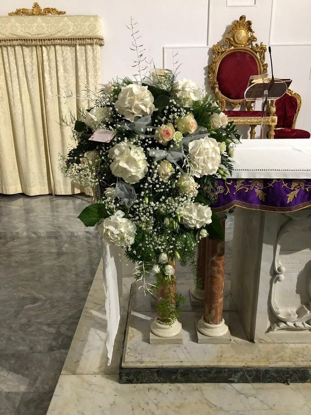 Composizione floreale per cerimonia