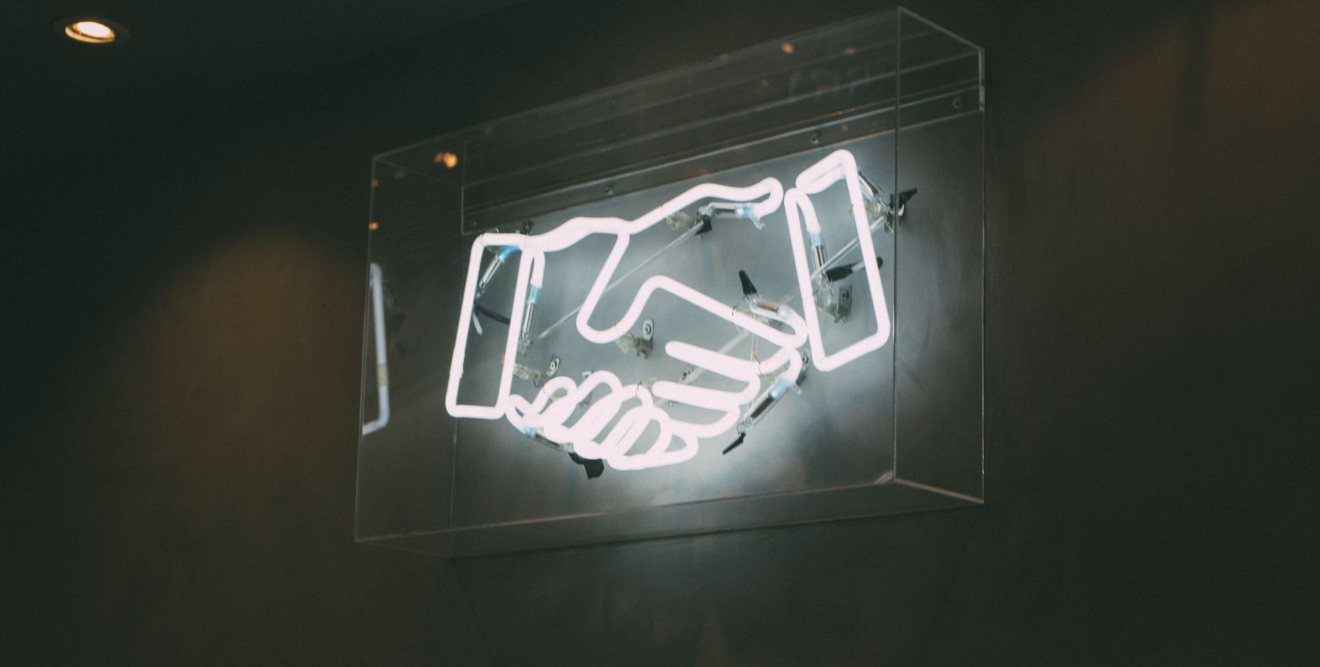 Symbolbild (Bild: Charles Deluvio / Unsplash)