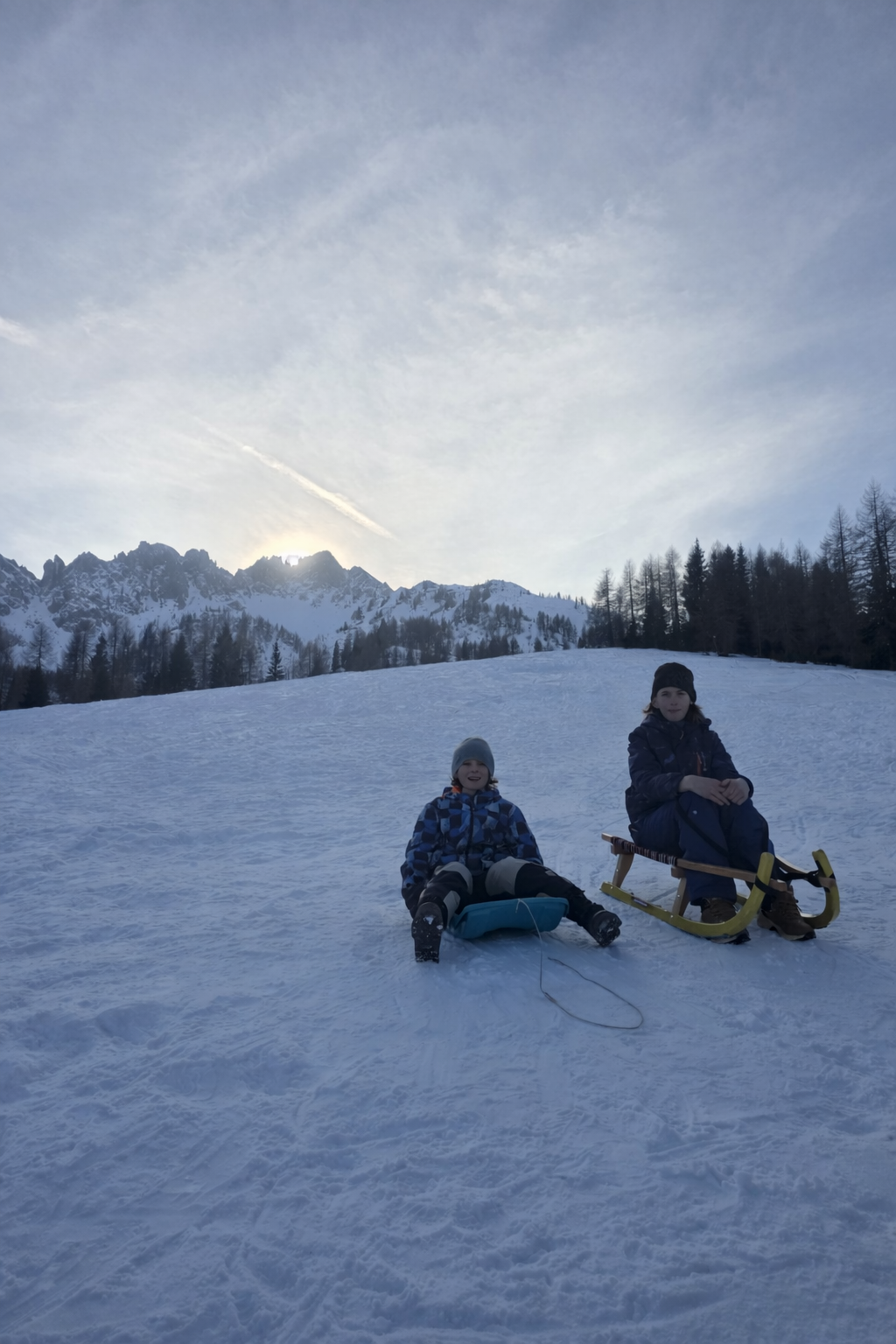 De dolomieten in de winter als er sneeuw ligt, sneeuwfun in de italiaanse dolomieten. Wat te doen met kinderen in de dolomieten