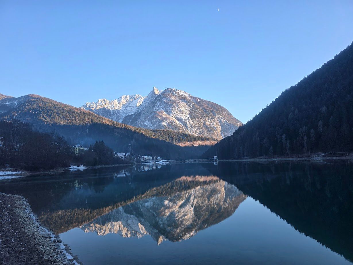 Meer van auronzo di cadore in de winter, mooiste roadtrip italiaanse dolomieten. Wat te doen met kinderen in auronzo 