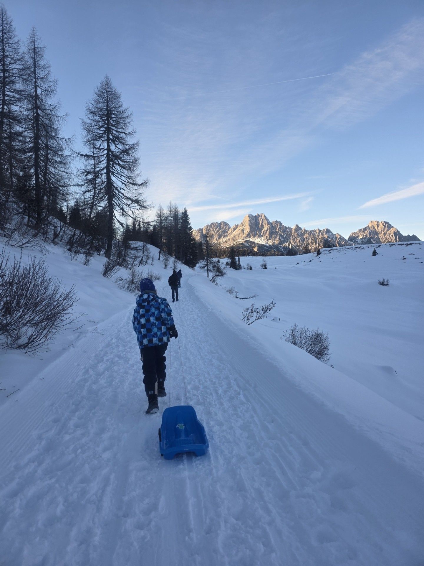 De dolomieten in de winter als er sneeuw ligt, sneeuwfun in de italiaanse dolomieten. Wat te doen met kinderen in de dolomieten