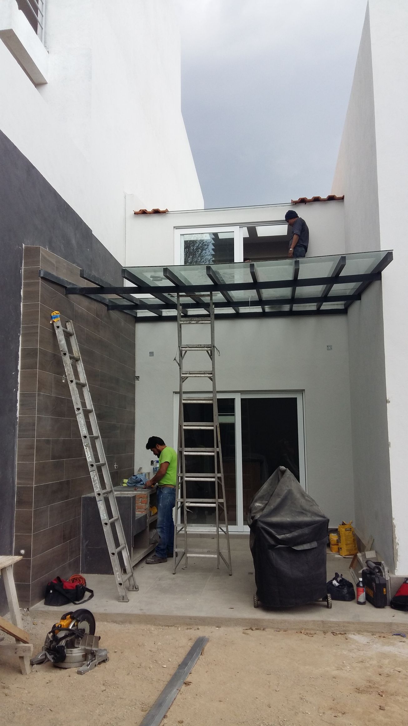 GRUPO GLASSNUM