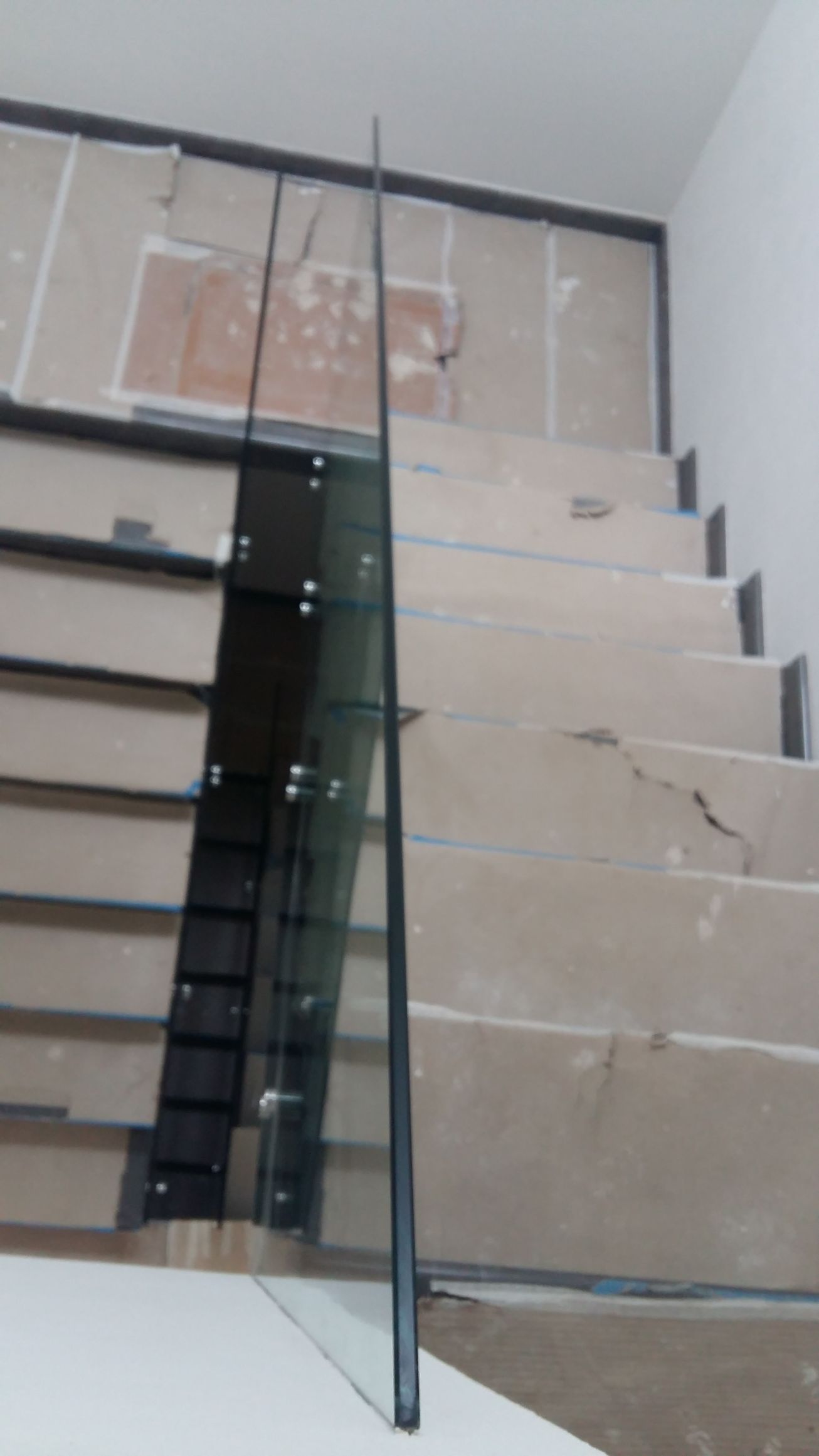 GRUPO GLASSNUM