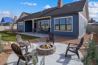 OUTDOOR LIVING